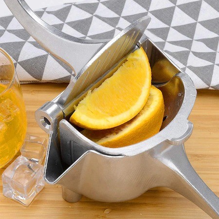 Presa manuala pentru felii de fructe